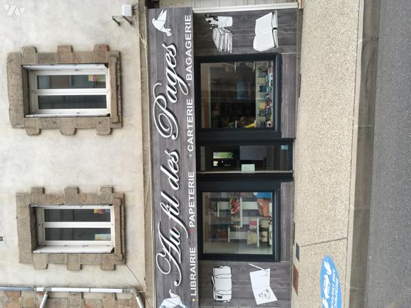 ROCHE LA MOLIERE centre immeuble 5 lots (2 appart et 3 commerces) tous loués bon rapport 280 000€