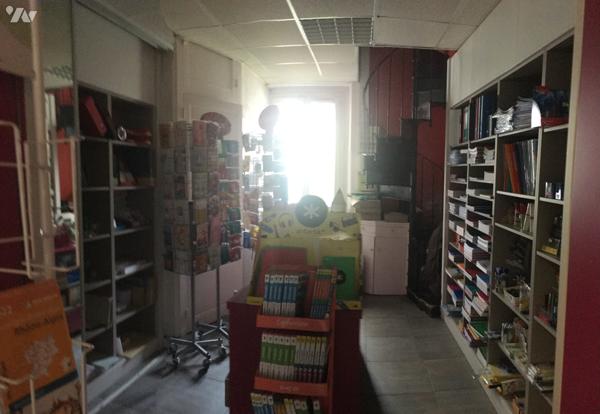 ROCHE LA MOLIERE centre immeuble 5 lots (2 appart et 3 commerces) tous loués bon rapport 280 000€