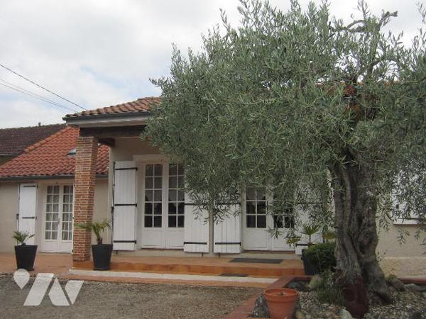 Maison individuelle à proximité des commerces et écoles avec 3 chambres et 3 salles de bains -