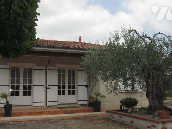 Maison individuelle à proximité des commerces et écoles avec 3 chambres et 3 salles de bains -
