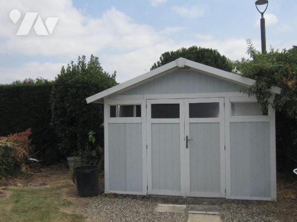 Maison individuelle à proximité des commerces et écoles avec 3 chambres et 3 salles de bains -