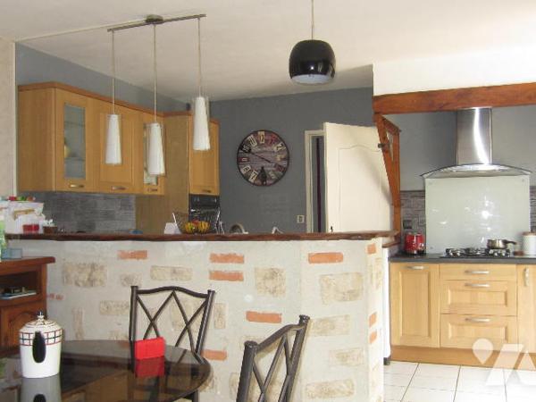 Maison individuelle à proximité des commerces et écoles avec 3 chambres et 3 salles de bains -