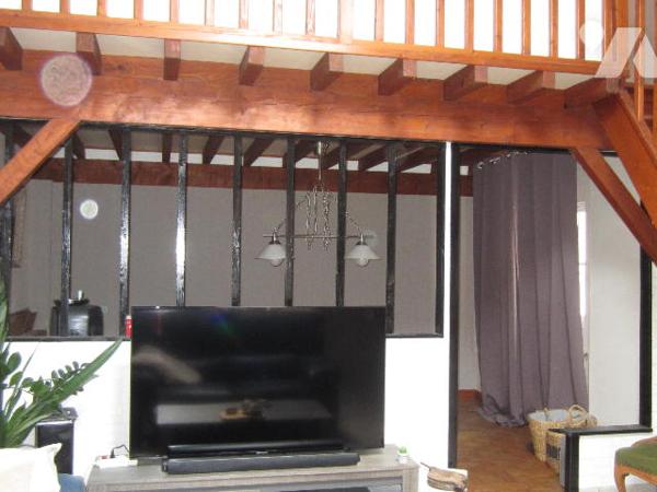 Maison individuelle à proximité des commerces et écoles avec 3 chambres et 3 salles de bains -
