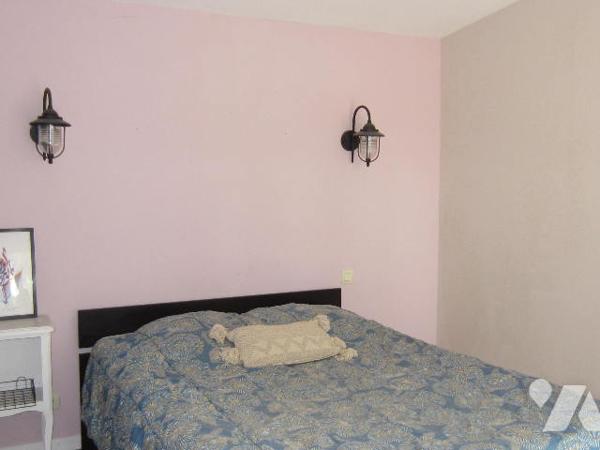 Maison individuelle à proximité des commerces et écoles avec 3 chambres et 3 salles de bains -