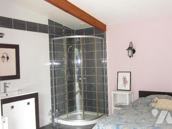 Maison individuelle à proximité des commerces et écoles avec 3 chambres et 3 salles de bains -
