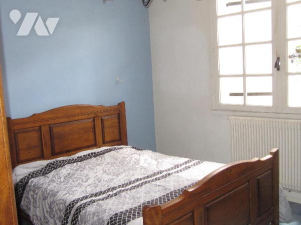 Maison individuelle à proximité des commerces et écoles avec 3 chambres et 3 salles de bains -