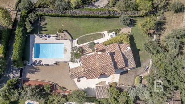 Charmante Villa avec des finitions haut de gamme à vendre au Rouret