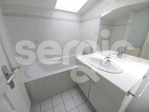 Location 4 Pieces 87 44200 Nantes 82 0255 01 0008