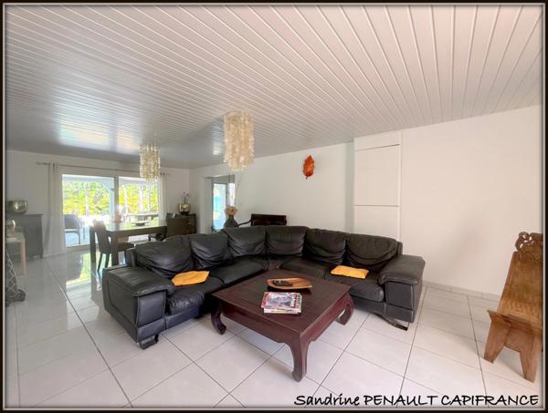 A VENDRE A KOUROU (97310) UNE MAGNIFIQUE PROPRIETE T7 DE 221 m² - TERRAIN DE 813 m² - AU PRIX DE 646 000 €.