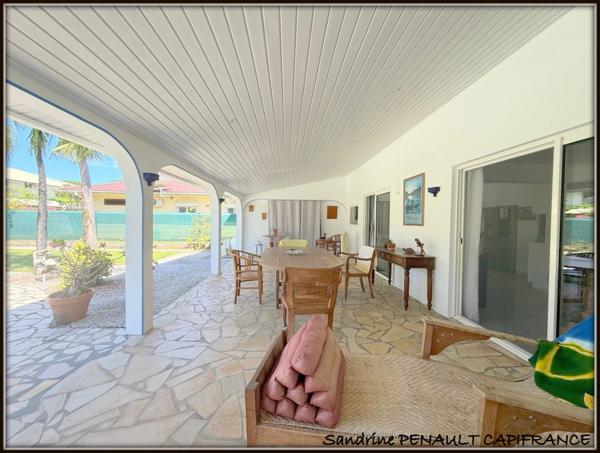 A VENDRE A KOUROU (97310) UNE MAGNIFIQUE PROPRIETE T7 DE 221 m² - TERRAIN DE 813 m² - AU PRIX DE 646 000 €.