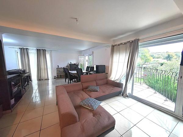 Maison de 360m² comprenant 3 appartements