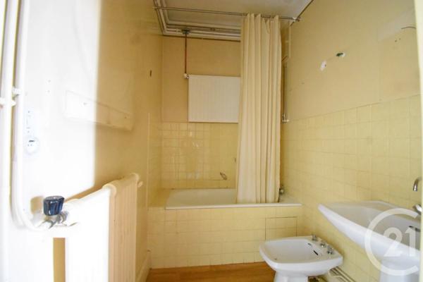 Appartement T3 à vendre  3 pièces - 87,71 m 2   VICHY  - 03