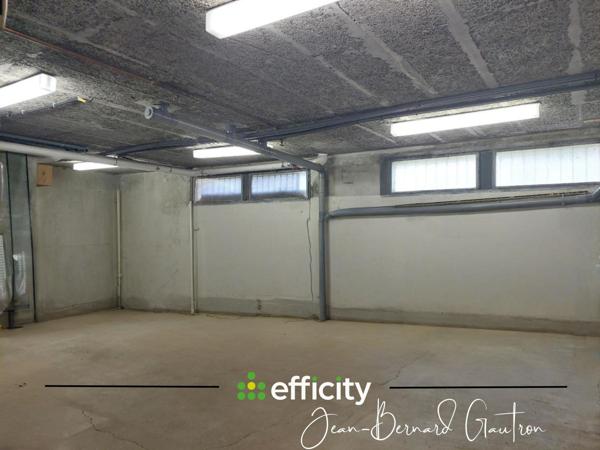 Local Commercial 14 pièces - 446 m²