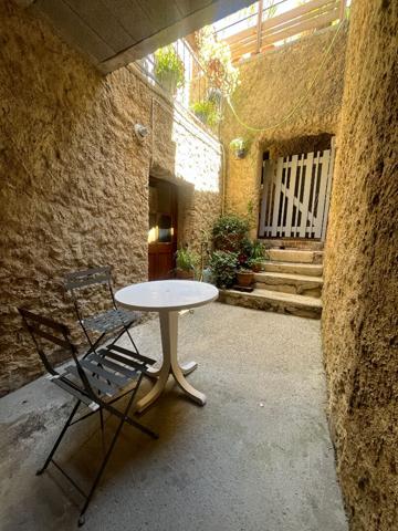 Maison meublée avec petit extérieur