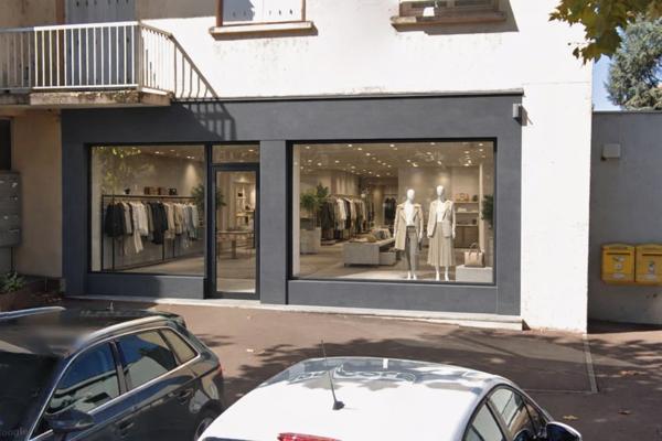 Local commercial à Veauche 80 m² -  Cave 45 m² - Place de l'Europe - Emplacement n°1