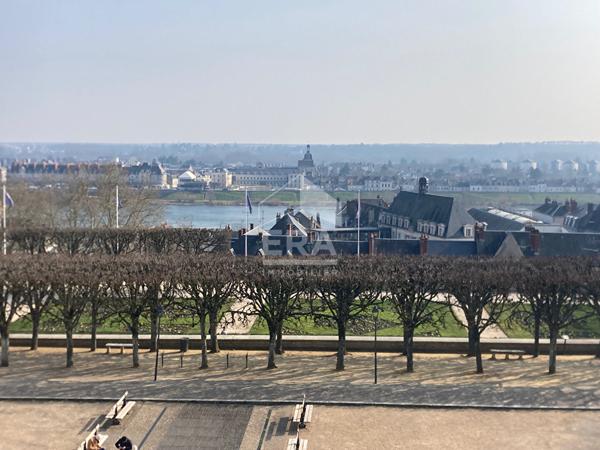 APPARTEMENT F1 / STUDIO MEUBLE A LOUER EN COURTE DUREE - A BLOIS - BELLES PRESTATIONS - VUE SUR CHÂTEAU & LOIRE