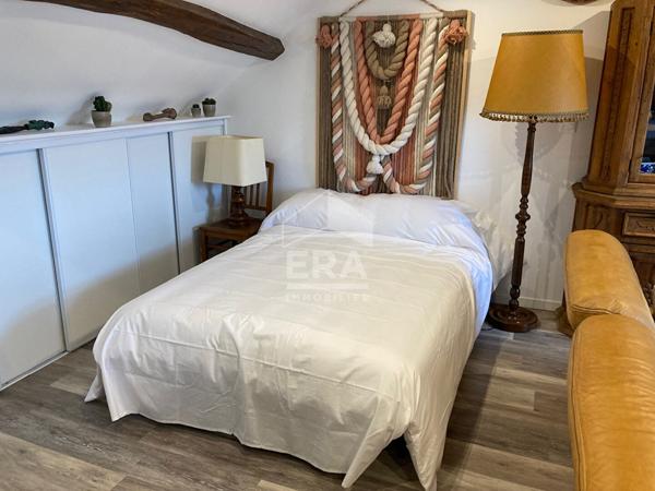 APPARTEMENT F1 / STUDIO MEUBLE A LOUER EN COURTE DUREE - A BLOIS - BELLES PRESTATIONS - VUE SUR CHÂTEAU & LOIRE