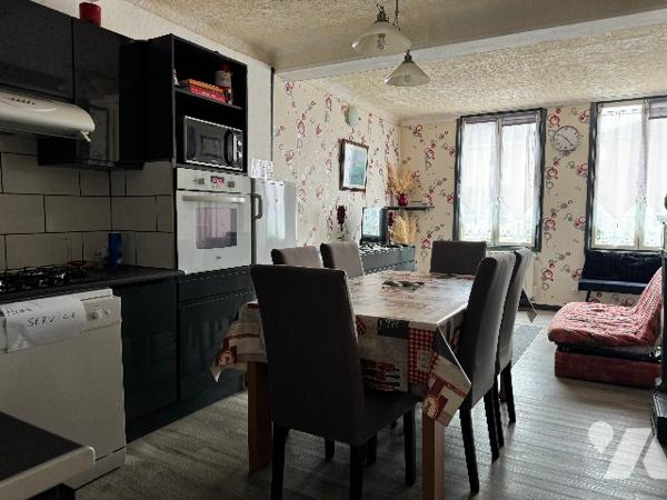 Immeuble au centre de Wassy composé de deux appartements.