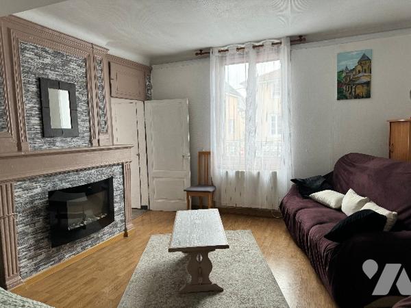 Immeuble au centre de Wassy composé de deux appartements.