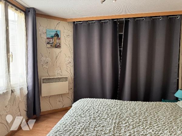 Immeuble au centre de Wassy composé de deux appartements.