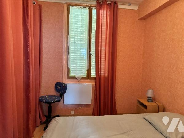 Immeuble au centre de Wassy composé de deux appartements.