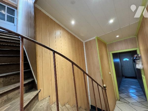 Immeuble au centre de Wassy composé de deux appartements.