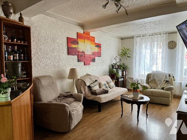 Immeuble au centre de Wassy composé de deux appartements.