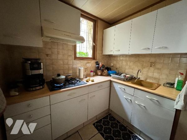 Immeuble au centre de Wassy composé de deux appartements.