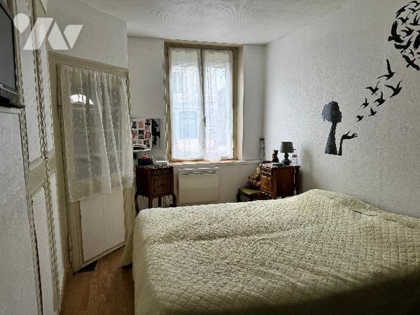 Immeuble au centre de Wassy composé de deux appartements.