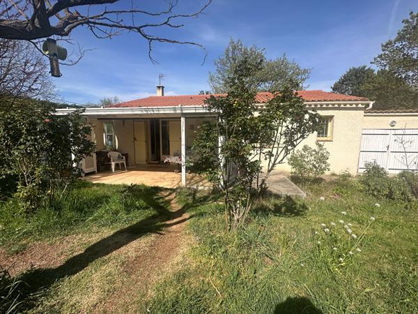 A VENDRE 83470 SAINT MAXIMIN LA SAINTE BAUME MAISON PLAIN PIED T4 DE 87 M2 SUR 1600 M2  DE JARDIN GARAGE