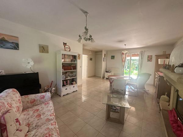 A VENDRE 83470 SAINT MAXIMIN LA SAINTE BAUME MAISON PLAIN PIED T4 DE 87 M2 SUR 1600 M2  DE JARDIN GARAGE