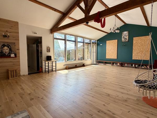 Ensemble immobilier rénové de 317 m² – Habitation, activité professionnelle et revenus locatifs
