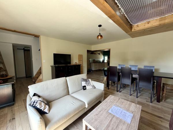 Ensemble immobilier rénové de 317 m² – Habitation, activité professionnelle et revenus locatifs