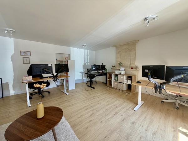 Ensemble immobilier rénové de 317 m² – Habitation, activité professionnelle et revenus locatifs