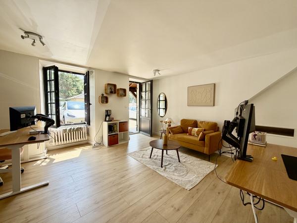 Ensemble immobilier rénové de 317 m² – Habitation, activité professionnelle et revenus locatifs