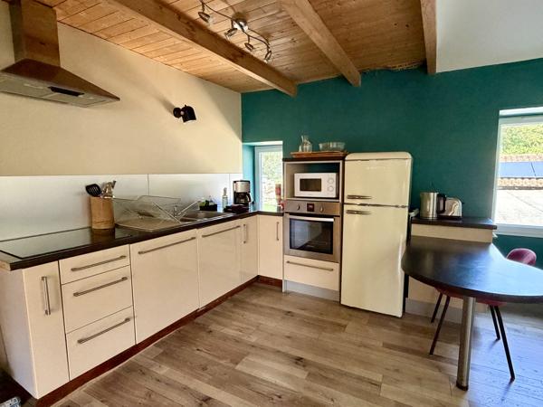 Ensemble immobilier rénové de 317 m² – Habitation, activité professionnelle et revenus locatifs