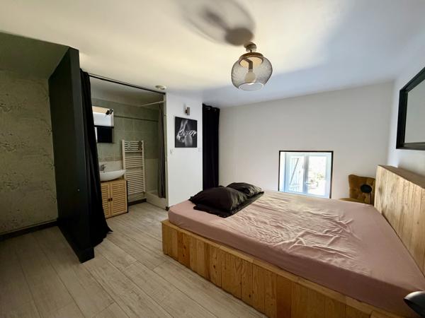 Ensemble immobilier rénové de 317 m² – Habitation, activité professionnelle et revenus locatifs