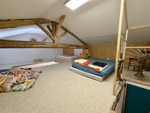 Ensemble immobilier rénové de 317 m² – Habitation, activité professionnelle et revenus locatifs