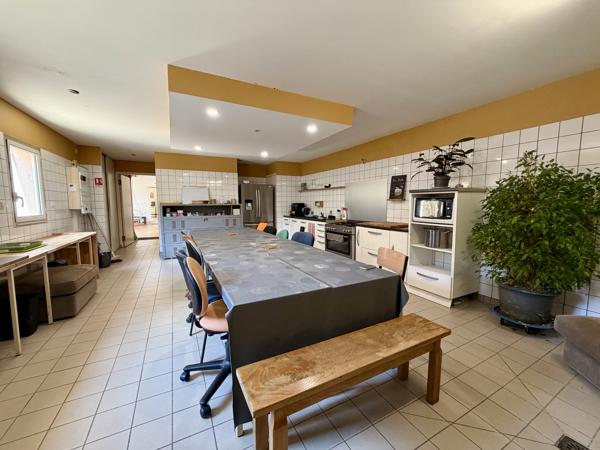 Ensemble immobilier rénové de 317 m² – Habitation, activité professionnelle et revenus locatifs