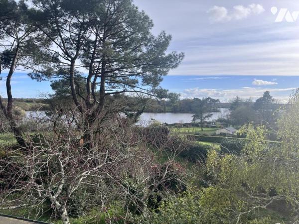  A VENDRE A THEIX-NOYALO - CADRE EXCEPTIONNEL MAISON de 1976