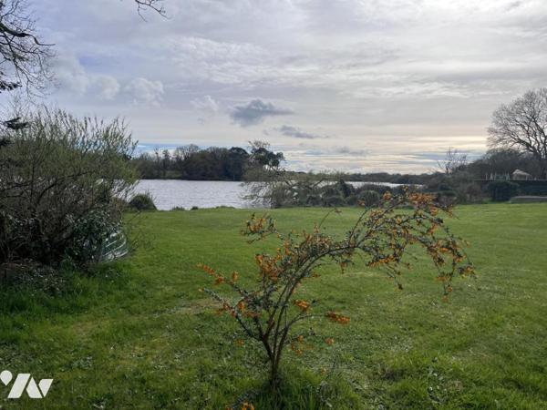  A VENDRE A THEIX-NOYALO - CADRE EXCEPTIONNEL MAISON de 1976