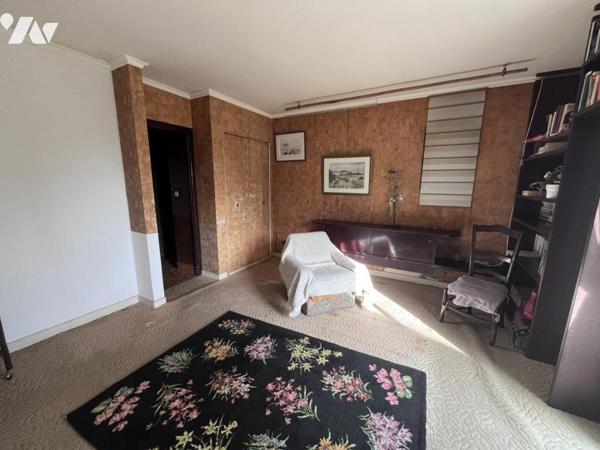  A VENDRE A THEIX-NOYALO - CADRE EXCEPTIONNEL MAISON de 1976