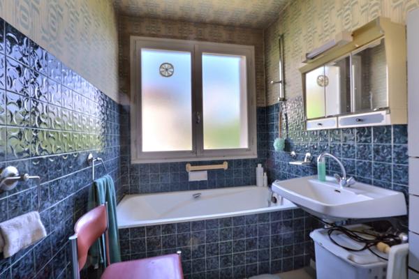 EXCLUSIVITE CLERMONT-FERRAND, LA GLACIERE, maison à renover avec belle vue