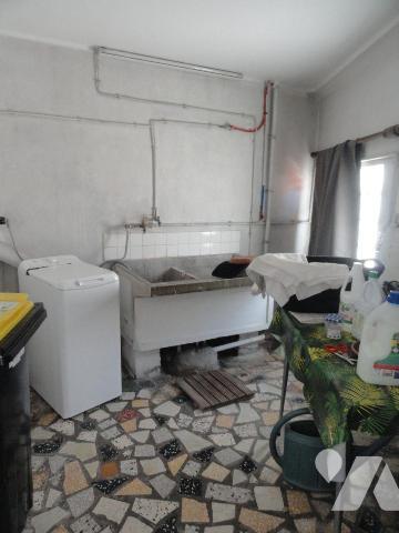 EN EXCLUSIVITE MAISON DE VILLE composée de 2 logements avec cour et garage. En rez-de-chaussée ...