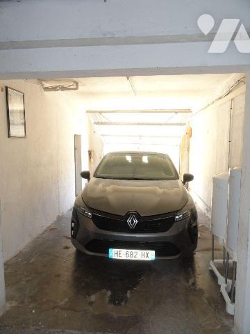 EN EXCLUSIVITE MAISON DE VILLE composée de 2 logements avec cour et garage. En rez-de-chaussée ...