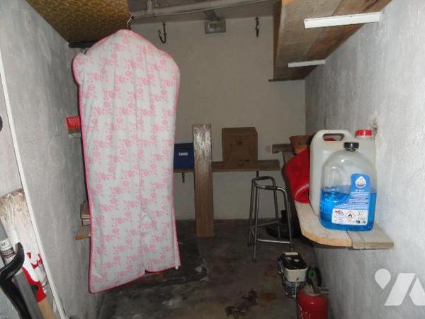 EN EXCLUSIVITE MAISON DE VILLE composée de 2 logements avec cour et garage. En rez-de-chaussée ...