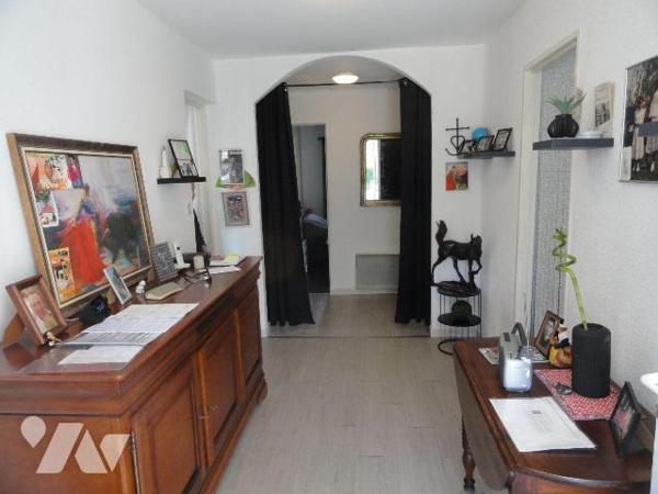 EN EXCLUSIVITE MAISON DE VILLE composée de 2 logements avec cour et garage. En rez-de-chaussée ...