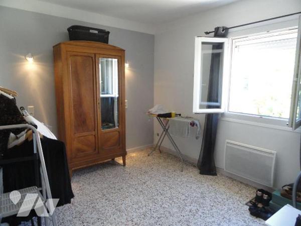 EN EXCLUSIVITE MAISON DE VILLE composée de 2 logements avec cour et garage. En rez-de-chaussée ...