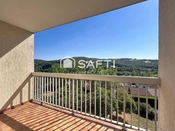 Balcon avec une vue dégagée, , parc au pied de l'immeuble et garage !