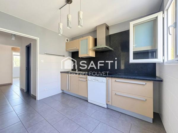 Balcon avec une vue dégagée, , parc au pied de l'immeuble et garage !